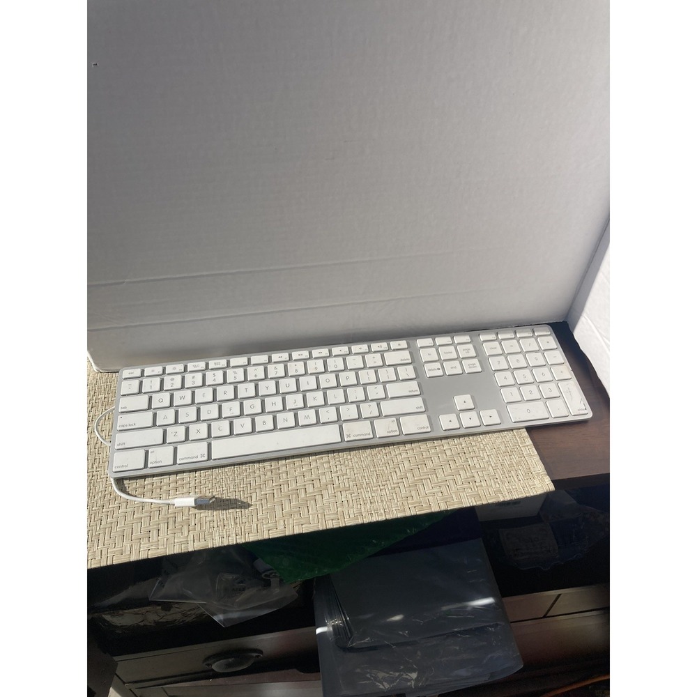 Genuine Apple Wired Keyboard with Numeric Keypad A1243 MB110LL/B Aluminum USB